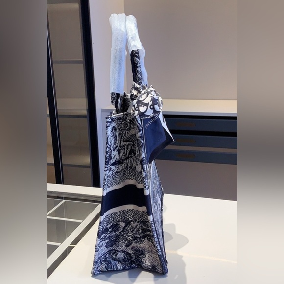 Christian Dior Book Tote Embroidered Canvas Large Blue - Picture 2 of 4